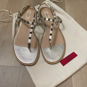 BRAND NEW!! Valentino rockstud sandals